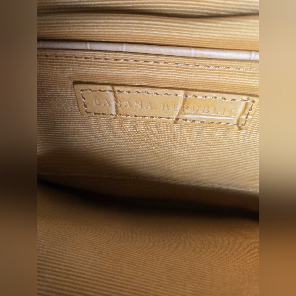 NWT Banana Republic Mustard Yellow Alligator Embossed Clutch - Picture 6 of 6